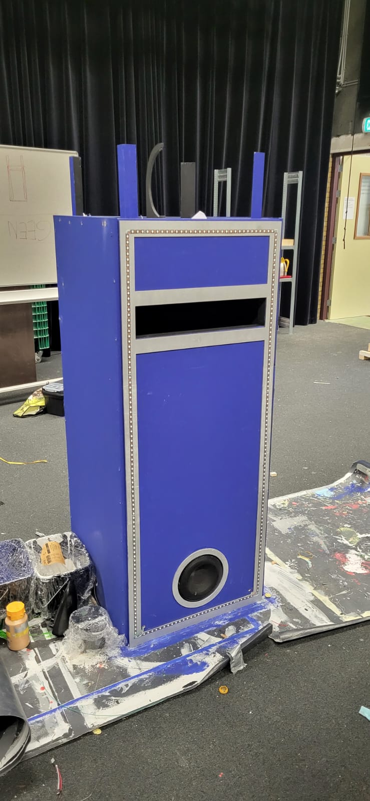 Matte blue coat drying with the black top plate